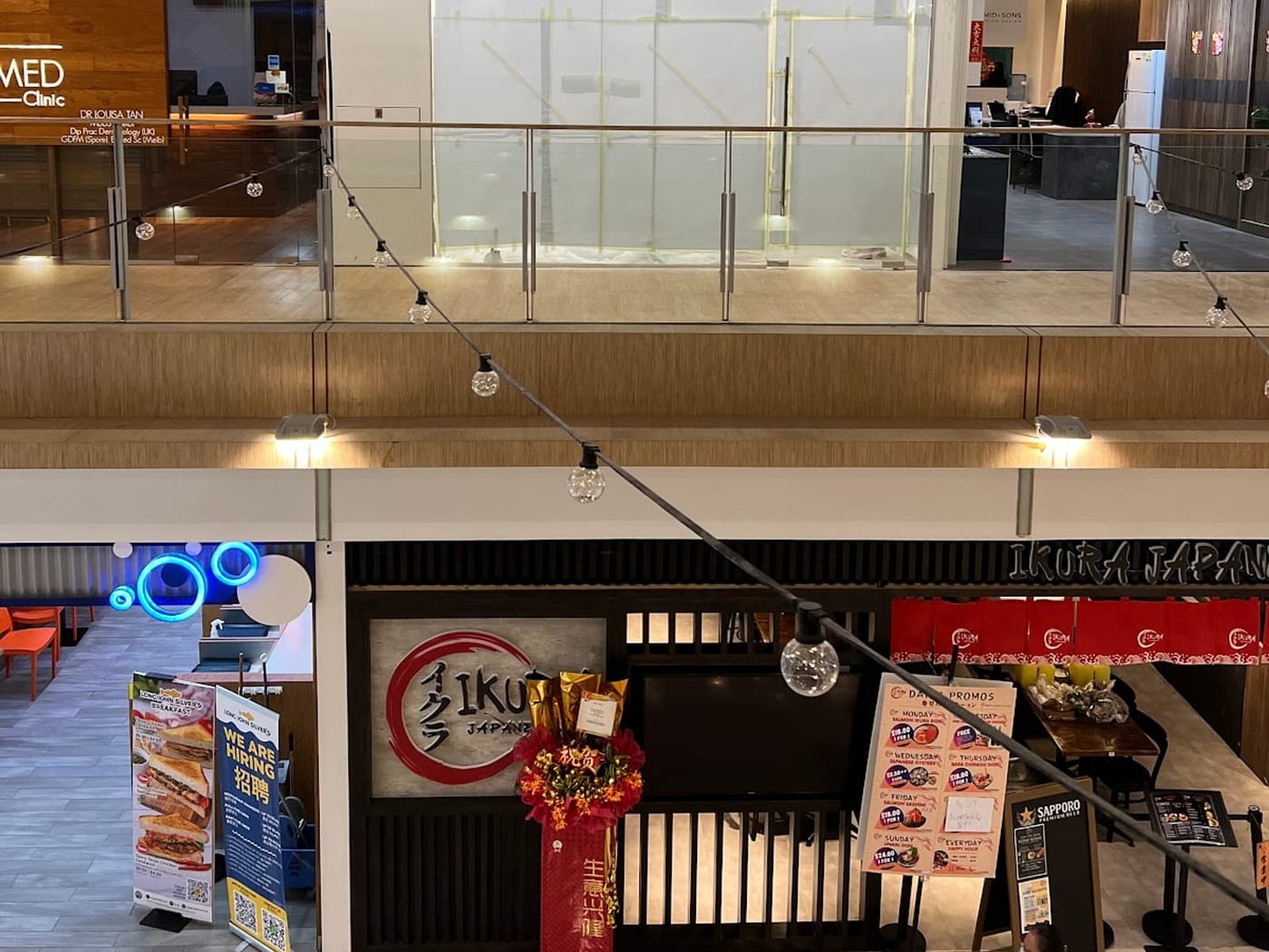 West Coast Plazaの外観